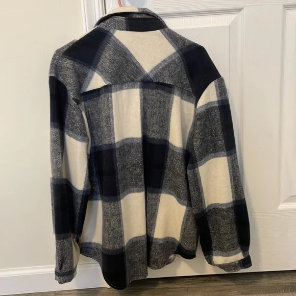 Shacket. - Picture 2 of 2